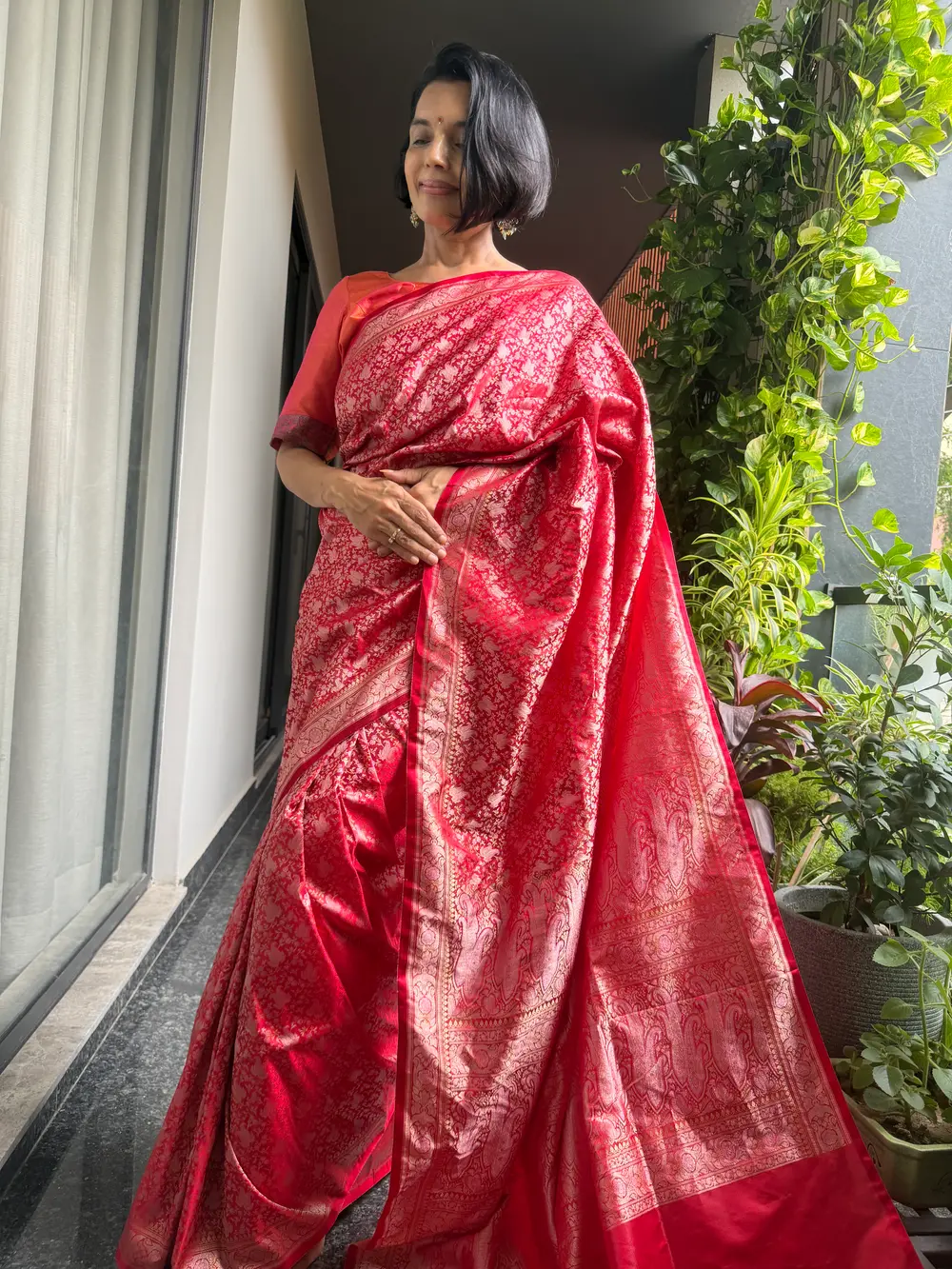 Red Silk Tanchoi Banarasi Saree with Vintage Paisley Pallu — Banarasi, Silk, Varanasi, Uttar Pradesh, view 3