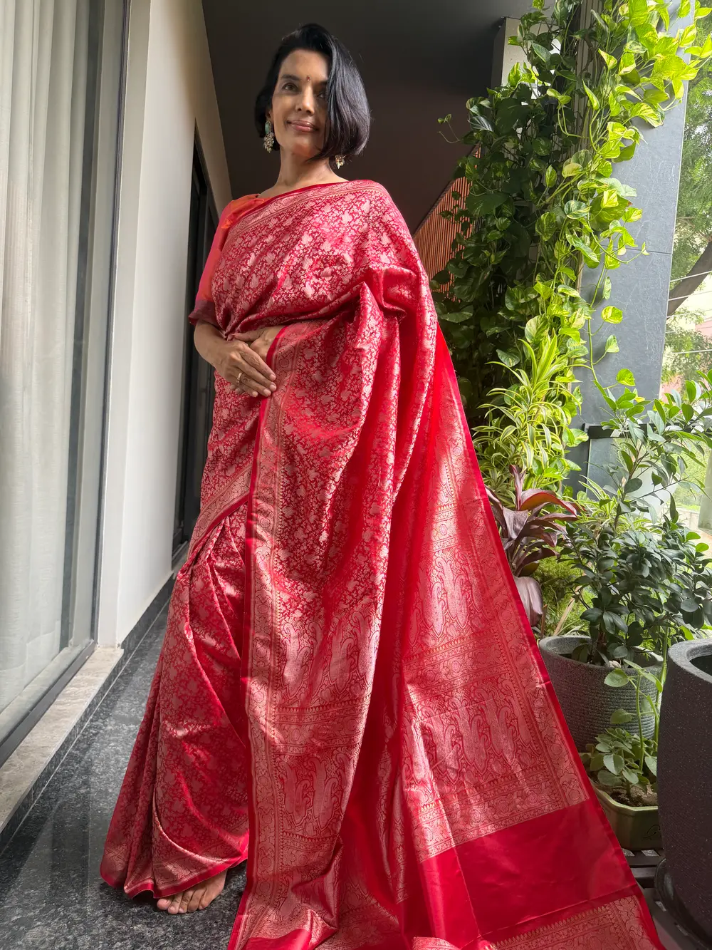 Red Silk Tanchoi Banarasi Saree with Vintage Paisley Pallu — Banarasi, Silk, Varanasi, Uttar Pradesh, view 2