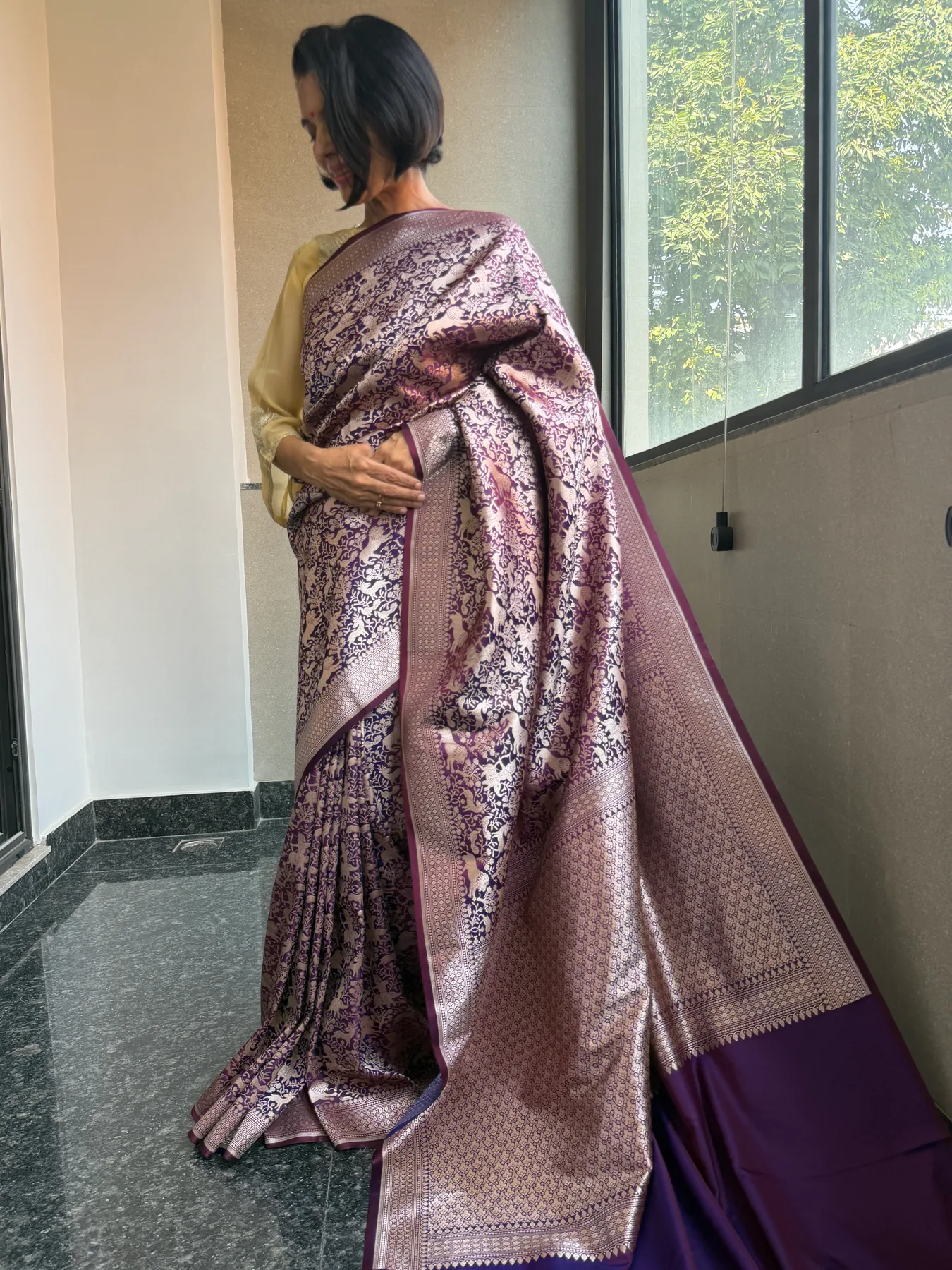 Dual-shot Mushroo silk Shikargah Banarasi saree