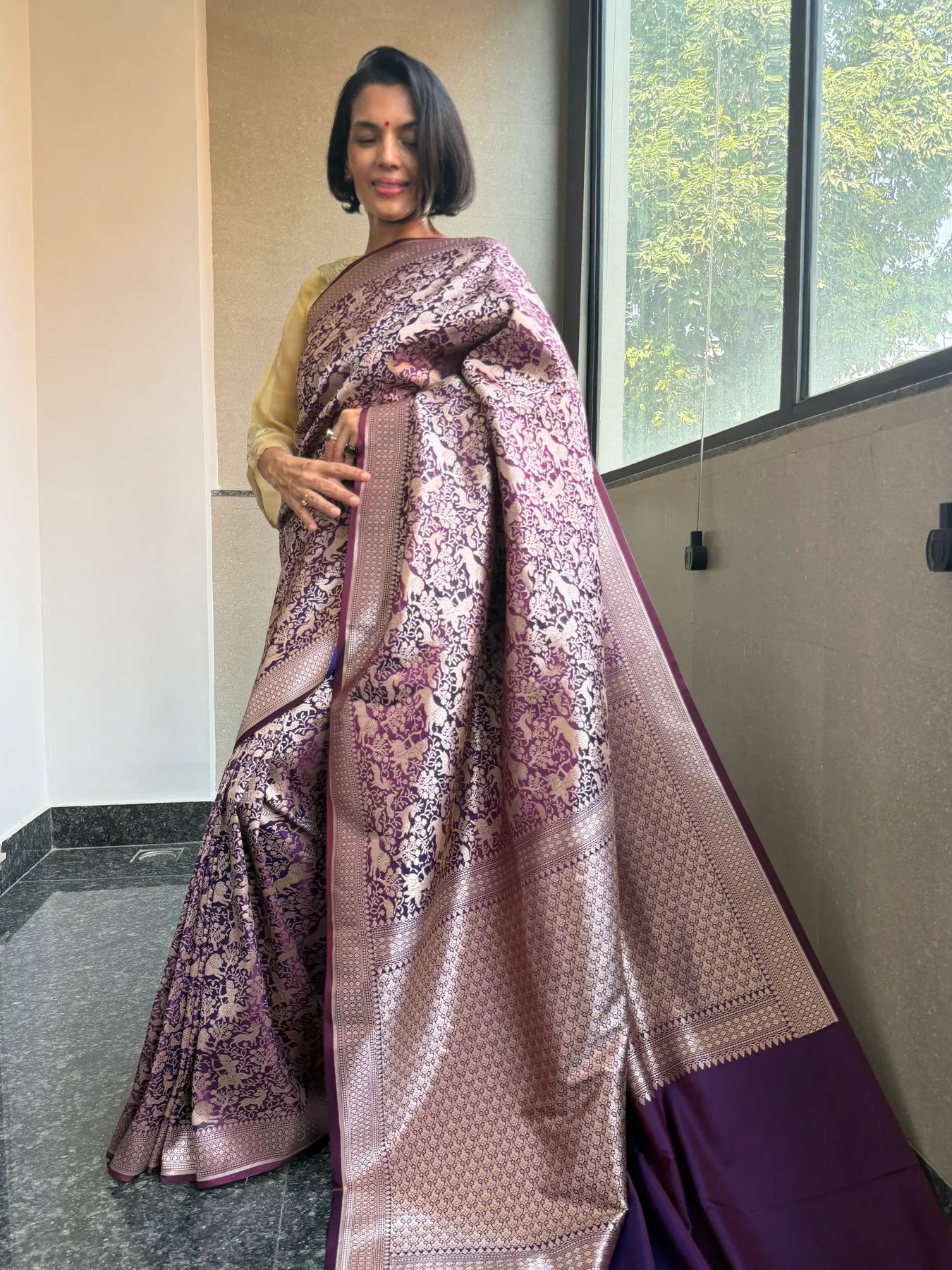 Dual-shot Mushroo silk Shikargah Banarasi saree