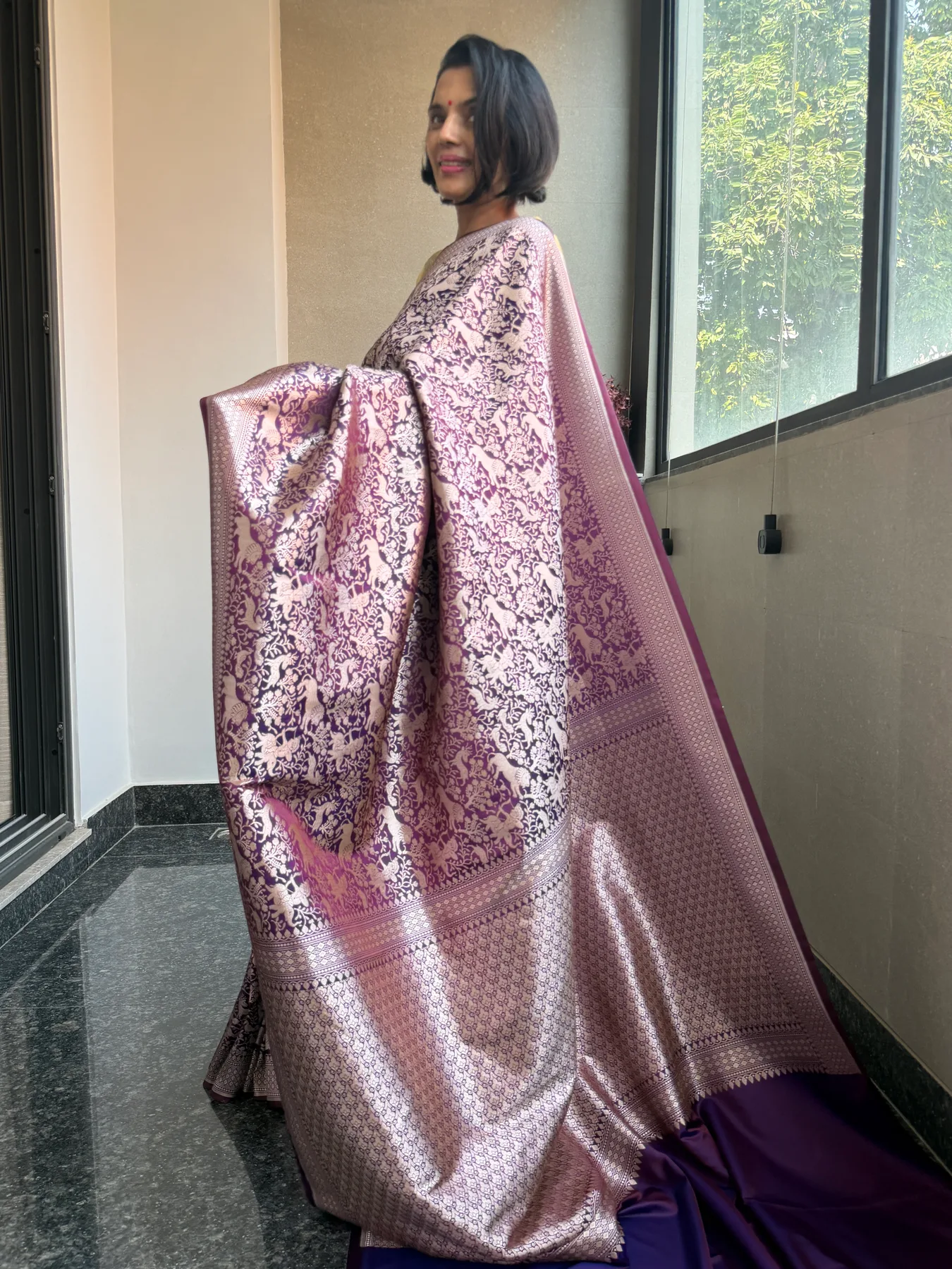 Dual-shot Mushroo silk Shikargah Banarasi saree