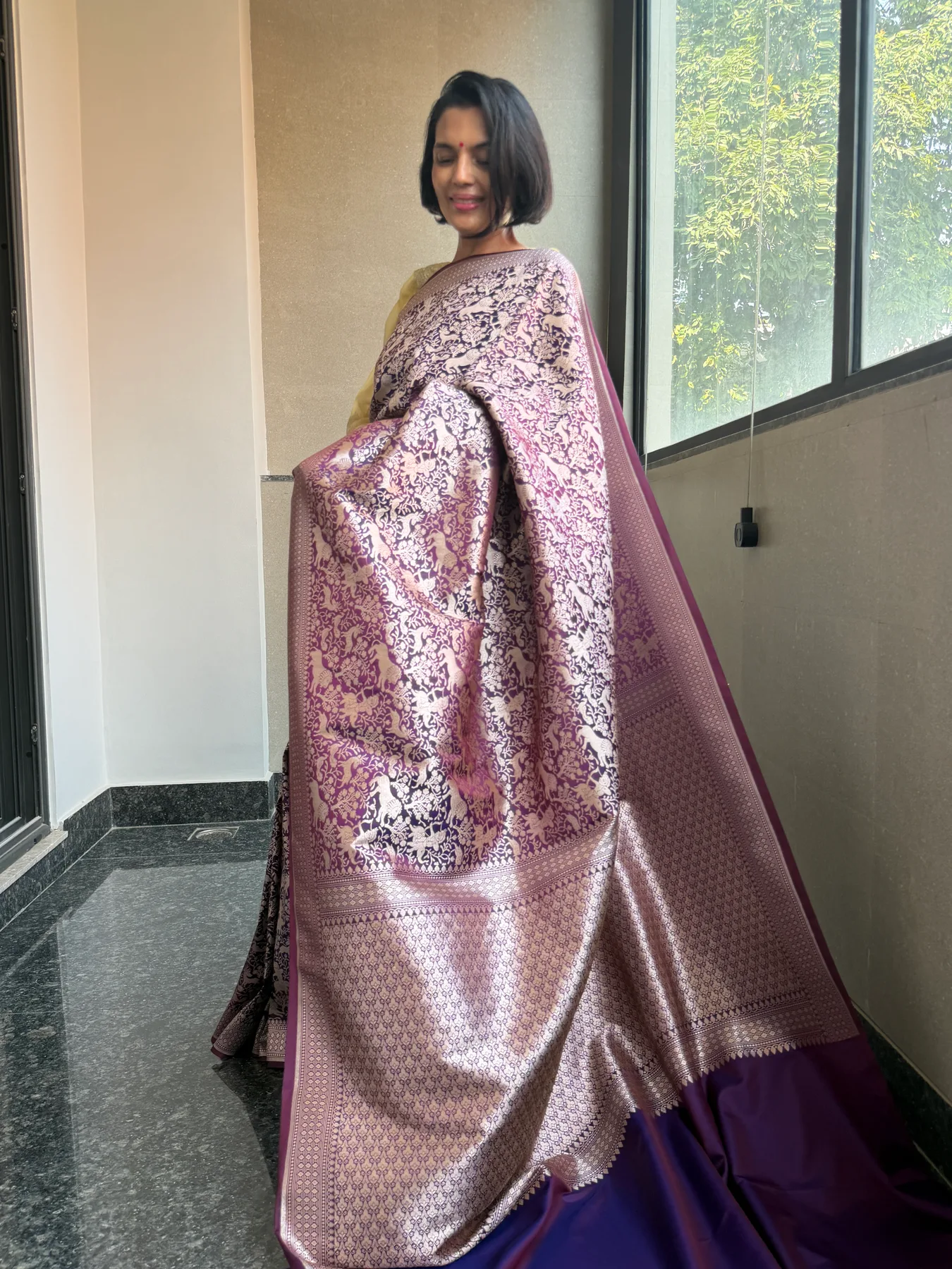 Dual-shot Mushroo silk Shikargah Banarasi saree