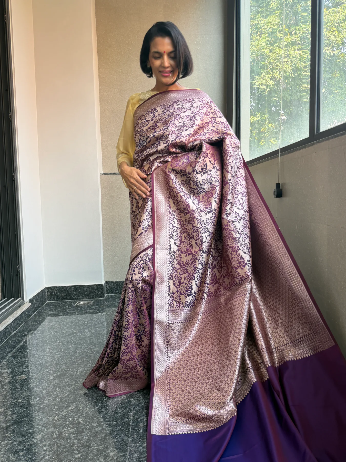 Dual-shot Mushroo silk Shikargah Banarasi saree