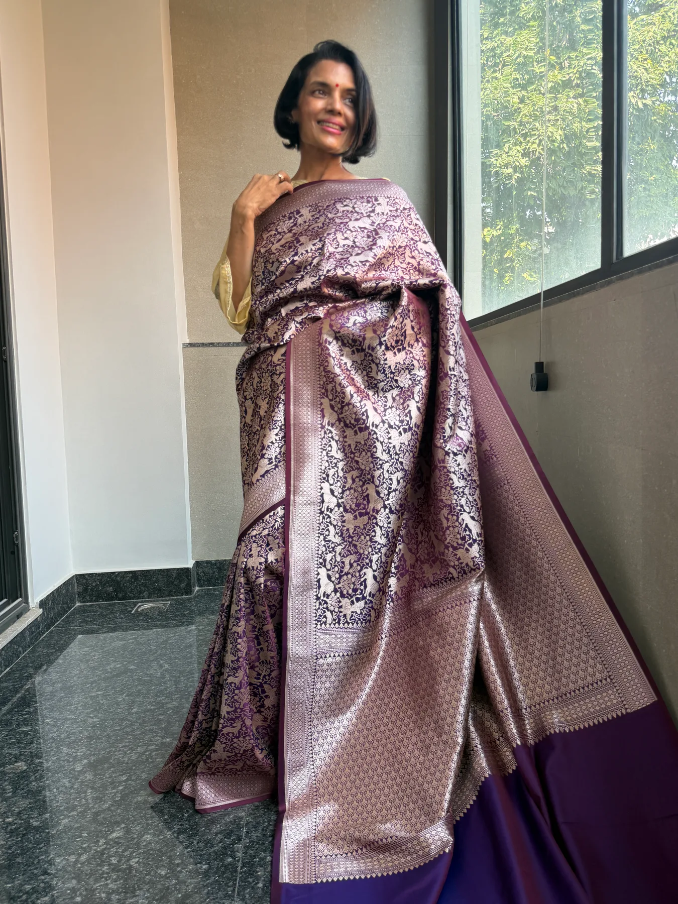 Dual-shot Mushroo silk Shikargah Banarasi saree