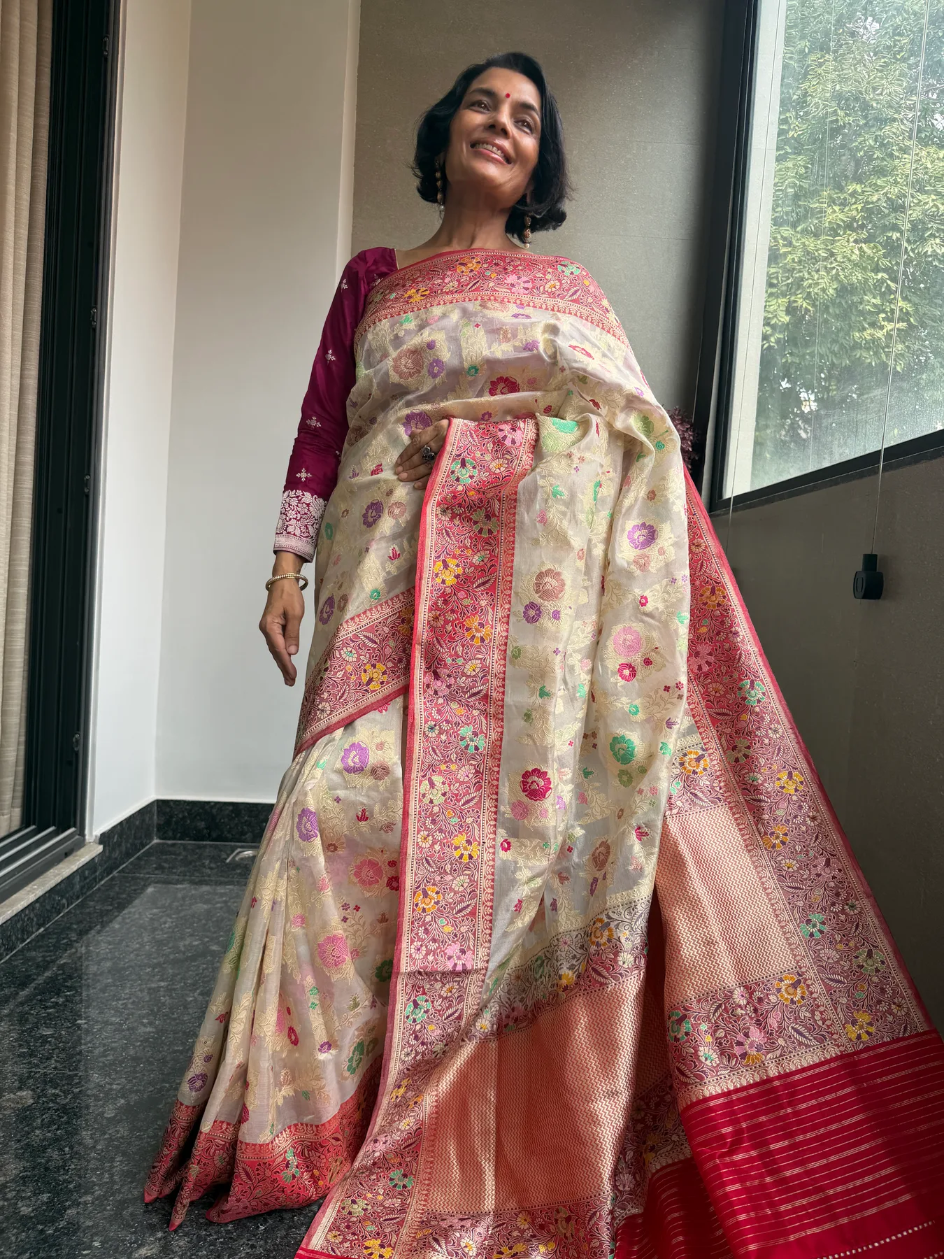 Ivory and crimson Tissue Katan silk Multi-Meena Kaduwa Banarasi saree detail 3