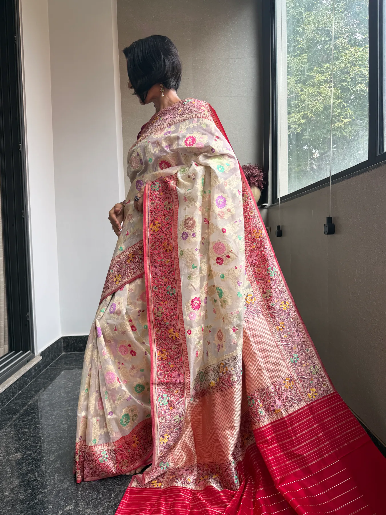 Ivory and crimson Tissue Katan silk Multi-Meena Kaduwa Banarasi saree detail 5