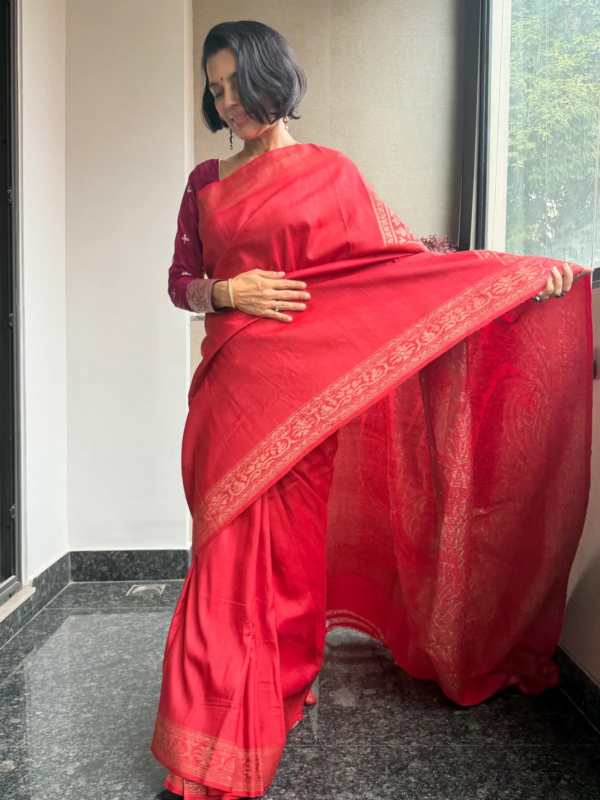 Detailed paisley pallu of red Pure Tussar Kaduwa Banarasi saree